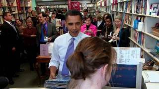 Raw Video President Obama in Iowa Bookstore [upl. by Dyob]