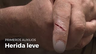 Aprende gestos de primeros auxilios  Herida leve [upl. by Adnaerb]