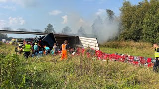 Chauffeur overleden bij zwaar ongeval tussen 2 vrachtwagens op de A2 Maastricht [upl. by Gilud]