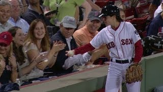 Ballgirl makes a nice grab on a foul ball [upl. by Netsua]