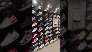 FOOT LOCKER WAS CROWDED WITH EMPLOYEES TONIGHTfootlocker employees mall [upl. by Fagin]