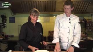 Italienischer Pizzateig Kochvideos Pizza Rezepte Villa Martha Kochschule [upl. by Gnov]