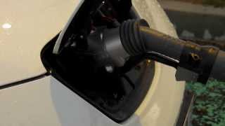 charge rapide Nissan Leaf 400V DC chademo Avia aire de la Loire A89 [upl. by Audy]