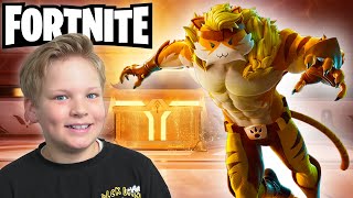 Akim amp Dad play Fortnite with the new Meowtooth skin [upl. by Romo]