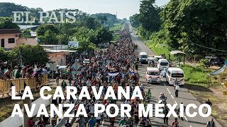 La caravana de migrantes centroamericanos avanza por México [upl. by Hgielyak214]