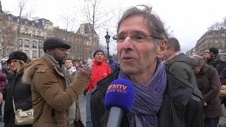 Hommage aux victimes des attentats de 2015 à République vu par le public [upl. by Preston]