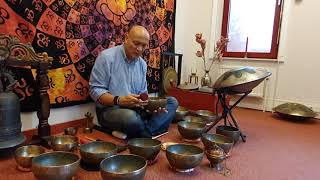 Tutorial klankschalen hoe bespeel je een klankschaal How to play a singing bowl gong tong drum [upl. by Llaccm]