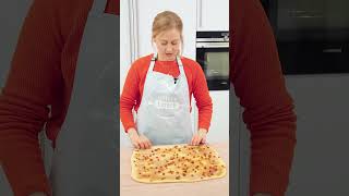 Rosinenschnecken  Hefeschnecken mit Rosinen Zimt und Zuckerguss 😋  Einfach Backen [upl. by Aissela]