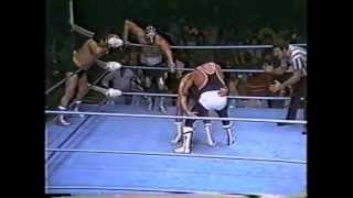 Mil Mascaras Mando Guerrero Carlos Mata vs The Twin Devils Colosso Colosetti  Olympic Auditorium [upl. by Jenne]