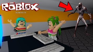 KAROLA20 Y YO INTENTAMOS SALVARNOS DE LA PEOR BESTIA FLEE THE FACILITY  ROBLOX [upl. by Cass603]