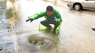 Unclogging Storm Drains on Major Roads Blocked Drains to Clear Roads [upl. by Ylrac815]