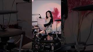 迷人东方鼓手汐雅展现彭拜风采美女鼓手 彭拜风格 精彩演奏 drummer YouTube [upl. by Tnomed581]