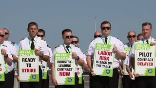 Delta Airlines pilots host informational picket to protest working conditions [upl. by Feil]