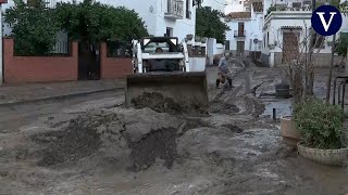 La DANA deja las calles de Benamargosa Málaga cubiertas de barro [upl. by Cheyne]