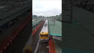 SINGLE PHASE EMU ARRIVAL UNDER HEAVY RAIN OVER BRIDGE VIEW 💪😍localtrain shortsrailwaytrain alp [upl. by Annairt660]