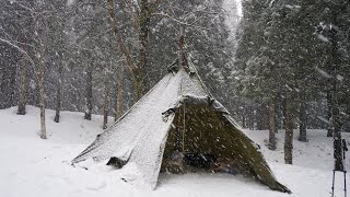 大雪のソロキャンプホットテントと薪ストーブ止まない雪。 [upl. by Enitsirhk]