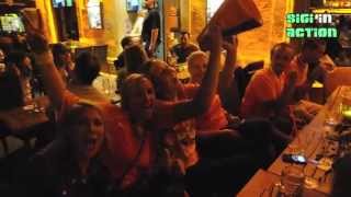 WM 2014 Public Viewing  Spanien vs Niederlande Fans feiern Sieg über Weltmeister [upl. by Brogle]