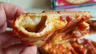 Aldi Carlos Takeaway Loaded Pepperoni Cheese Stuffed Crust Pizza Snacks food Reviews £225 490g [upl. by Philine]