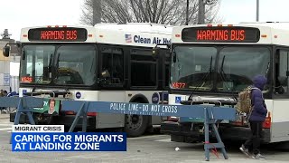 Migrants move into shelter at former CVS in Chicago [upl. by Ricarda]