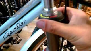 Shimano headset locking HPNX10 thingy at Flying Pigeon LA bike shop [upl. by Eshelman429]