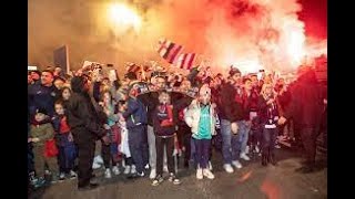 I festeggiamenti dei tifosi del Bologna allarrivo della squadra [upl. by Nosreffej578]