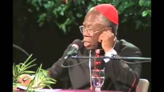 Cardinal Arinze  Agenouilloirs et bancs de communion [upl. by Alraep]