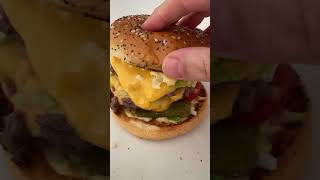 Heerlijke cheeseburger als diner eten diner [upl. by Levy]