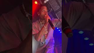 Travis Scott sings Young Thugs Hot live at this London club [upl. by Georgeanne]