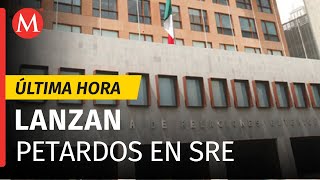 Lanzan petardos a oficinas de SRE en CdMx [upl. by Amlus]