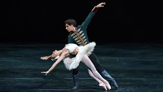 Swan Lake – Act II pas de deux Francesca Hayward Cesar Corrales The Royal Ballet [upl. by Cai]