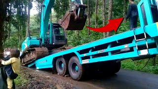 canggihnya proses menaikan alat berat excavator bego ke truk trailer besar sampai stending [upl. by Sicard]