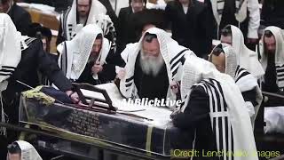 Bobov Rebbe Reading The Megillah  Purim 5778 [upl. by Mariken]