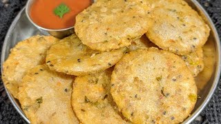 केवल 2 कच्चे आलू से नया गरमा गरम कुरकुरा नाश्ता जो भी खाए खाता ही जाए  Crispy kacche aalu ka nashta [upl. by Meriel147]