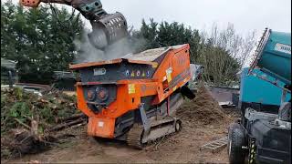 Booboo Arjes 250 working shredding wood [upl. by Kaja]