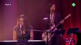 09 Norah Jones  Rosies lullaby live in Amsterdam [upl. by Jocko588]