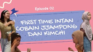 MAKAN JJAMPONG amp Intan pertama kali makan kimchi [upl. by Yrrek]