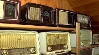 73Jähriger aus Nienburg sammelt alte Radios [upl. by Aimik]