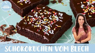 Schokokuchen vom Blech 🍫🍰  SchokoBlechkuchen  Einfach Backen [upl. by Brodsky594]