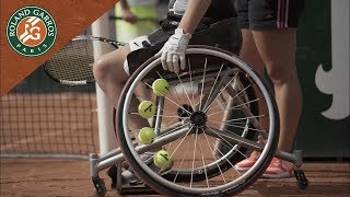 La Leçon de Tennis en Fauteuil  RolandGarros [upl. by Selassie]