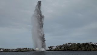 Her sprenges torpedoene på Helge Ingstad [upl. by Souza]