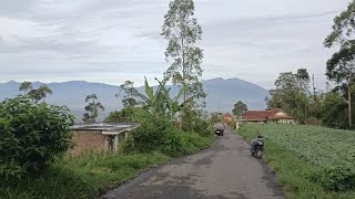 SUNGGUH INDAH Kampung Di Atas Gunung Sekitar Daerah Wanaraja Garut [upl. by Thorman]