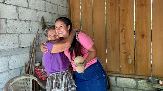 🔵Esta abuelita nos sorprendió regalándonos esta fruta😋🥹 [upl. by Anirdnajela590]