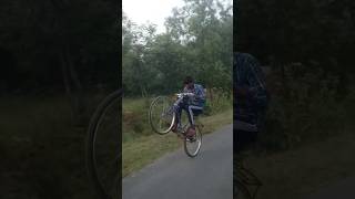 Cycle long wheelie stunt try thi risk stunt ytshorts viralshorts shorts [upl. by Leontina]