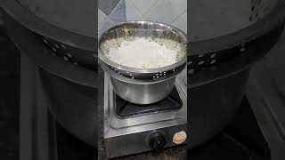 Kitchen tip make hot rice in just 1 min viralshortskitchentipscookingtipsbeautysweetrice [upl. by Vergne]