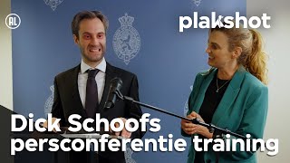 Dick Schoof oefent voor zijn volgende persconferentie als beoogd ministerpresident  Plakshot S6 [upl. by Elberfeld13]