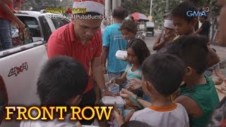 Front Row Isang binata nagbibigay ng libreng bibingka at puto bumbong sa mga palaboy sa kalsada [upl. by Jelena]