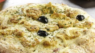 Recette  Pizza au poulet et curry [upl. by Inaflahk965]