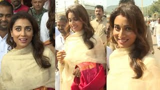 Heroine Shriya Saran At Tirumala Devasthanam  Tollywood News  Daily Filmy [upl. by Kaela]