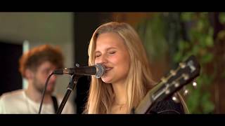 Isa Zwart  Free Live at Gibson Amsterdam [upl. by Ydderf]