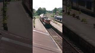 Badulla Express Train in Sri Lanka Railway 🇱🇰  badullatrain expresstrain colombofort classm6 [upl. by Hailee]